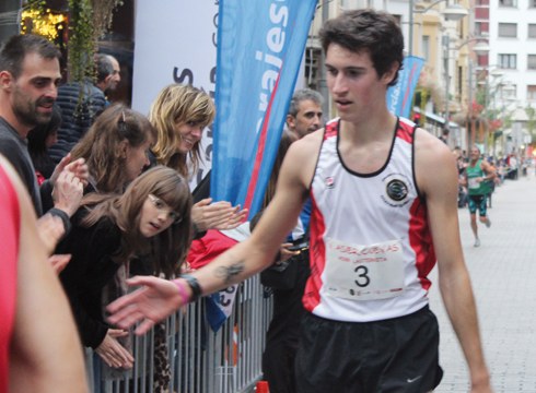 Julen Teran eta Idoia Nogales lehenengoak Asier Cuevas herri-lasterketan