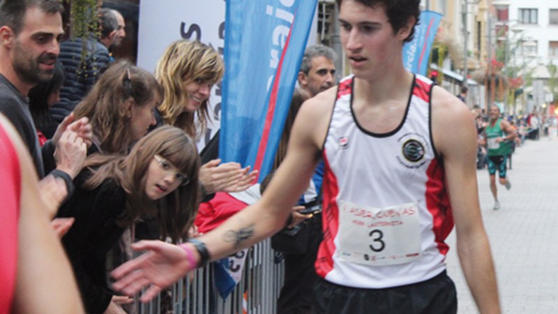 Julen Teran eta Idoia Nogales lehenengoak Asier Cuevas herri-lasterketan