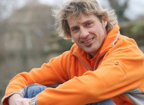 Julian Iantzi, telebista aurkezlea: “Euskerari esker munduari bira eman diot”