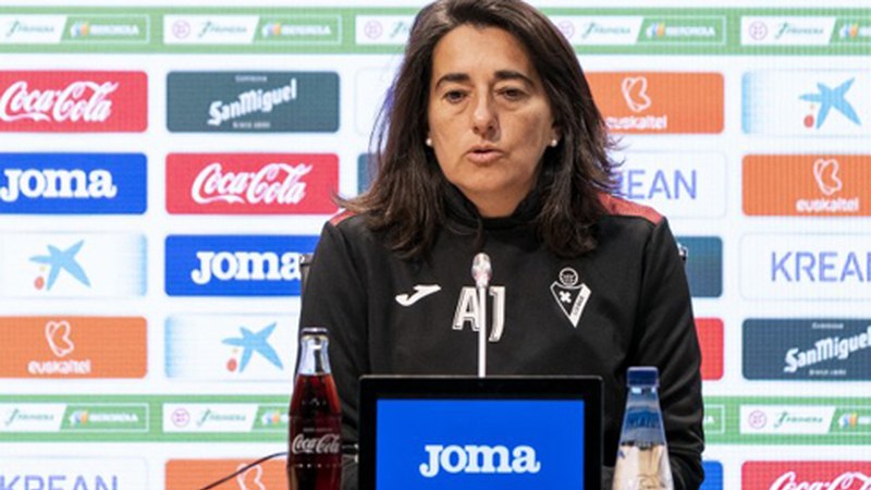 Junyent: “Taldeak izaten ari dena baino askoz gehiago merezi du”