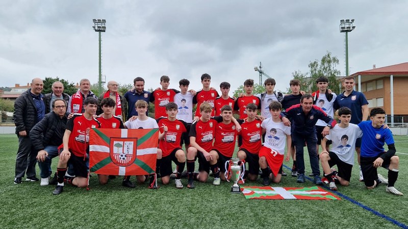 Kadete mailako Urkik Gipuzkoako txapela jantzi du