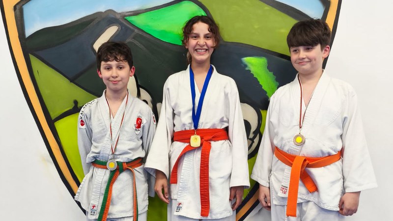 Kalamua judo taldeko hiru kidek dominak eskuratu dituzte Gipuzkoako Alebin Kopan eta Txapelketan