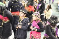 Kaldereroen kantu eta dantzek Errebal Plazia bete dute