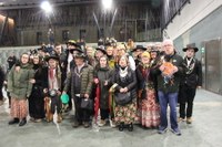 Kaldereroen kantu eta dantzek Errebal Plazia bete dute