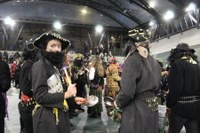 Kaldereroen kantu eta dantzek Errebal Plazia bete dute