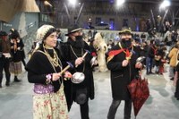 Kaldereroen kantu eta dantzek Errebal Plazia bete dute