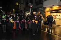 Kaldereroen kantu eta dantzek Errebal Plazia bete dute