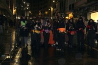 Kaldereroen kantu eta dantzek Errebal Plazia bete dute