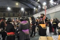 Kaldereroen kantu eta dantzek Errebal Plazia bete dute