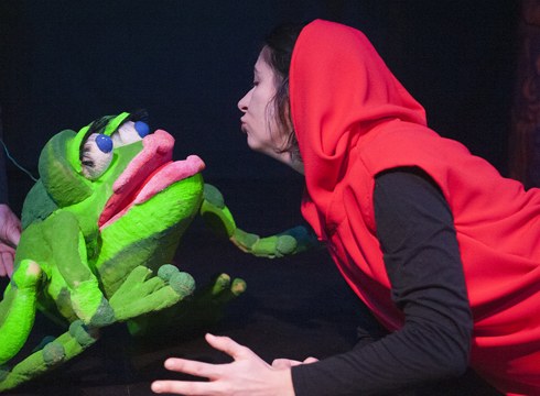 “Kalean otso etxean uso” kontakizuna,  bihar umeen liburutegian