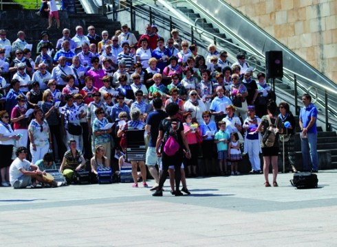 Kaleetan Kantuz abesbatzak ikasturteko azken kantu-kalejira eskainiko du zapatuan