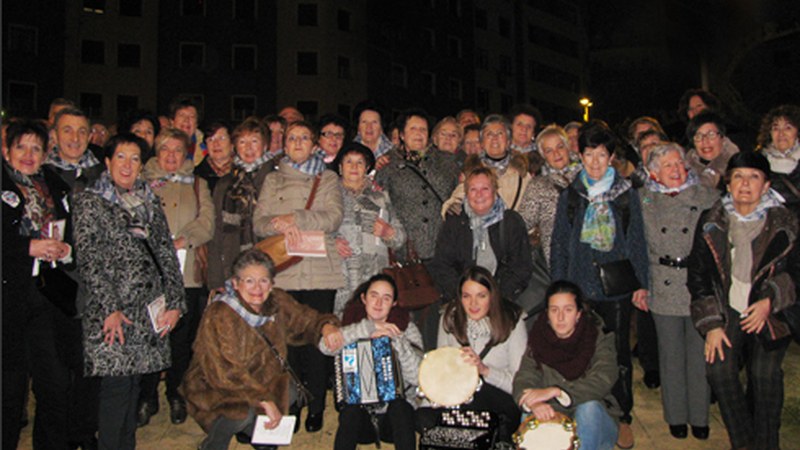 Kaleetan Kantuz abesbatzaren kalejira Ipuruan