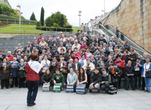 Kaleetan Kantuz-ek eta soinujoleek bihar hasiko dituzte hileroko kalejirak