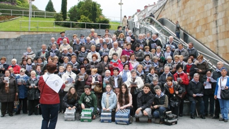 Kaleetan Kantuz-ek eta soinujoleek bihar hasiko dituzte hileroko kalejirak