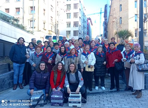 Kaleetan Kantuz taldea herriko kaleetara itzuli da