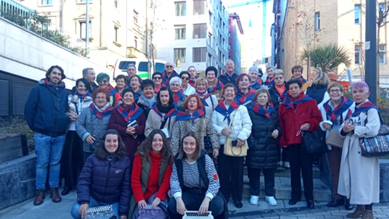 Kaleetan Kantuz taldea herriko kaleetara itzuli da