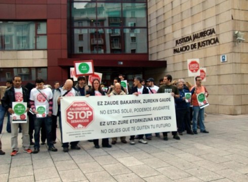 Kaleratzeak Stop plataformak elkarretaratzea deitu du barixaku goizerako