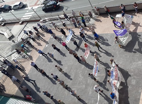 Kalitatezko zerbitzu publikoen aldeko kontzentrazioa egin dute Egogainen