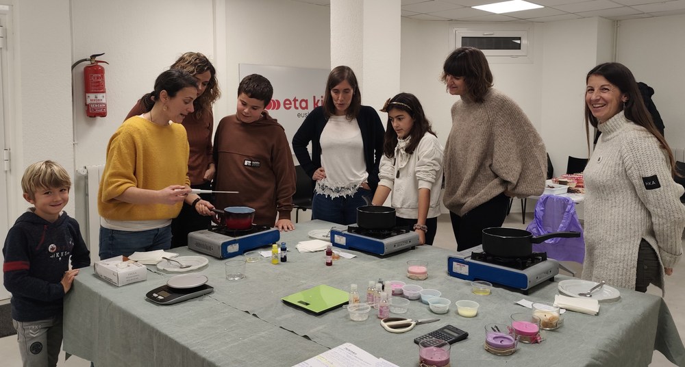 Kandela-tailerrean jardun zuten atzo Illunabarrian programaren barruan