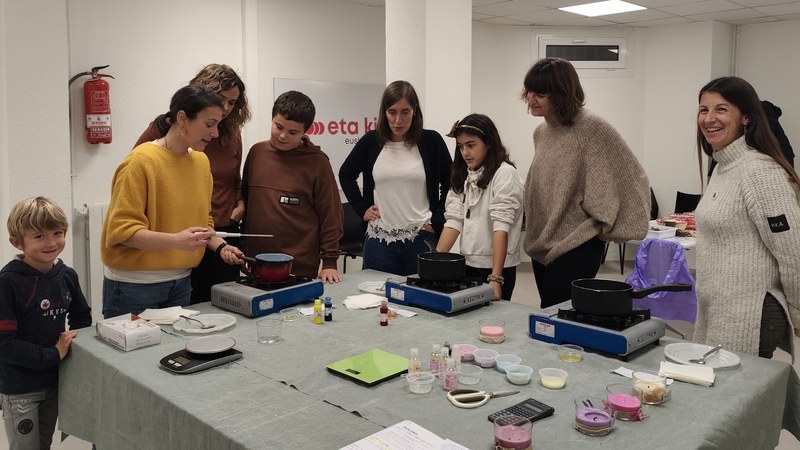 Kandela-tailerrean jardun zuten atzo Illunabarrian programaren barruan