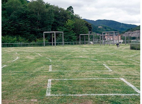 Baldintza bereziekin zabaldu dituzte kanpoko igerilekuak