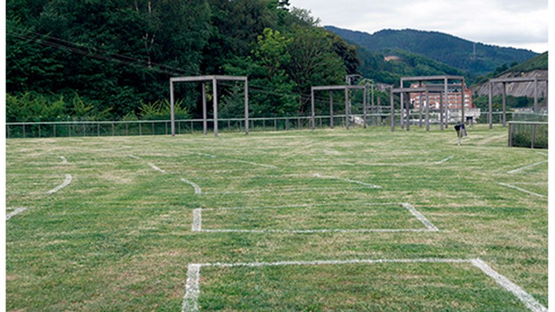 Baldintza bereziekin zabaldu dituzte kanpoko igerilekuak