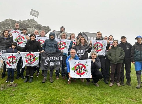 Karakateko zentral eolikoaren promotoreak proiektua atzera bota du