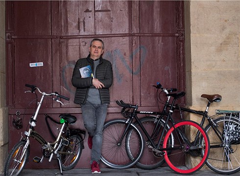 Karlos Linazasororekin hasiko dute ikasturtea Harixa Emoten irakurle taldekoek