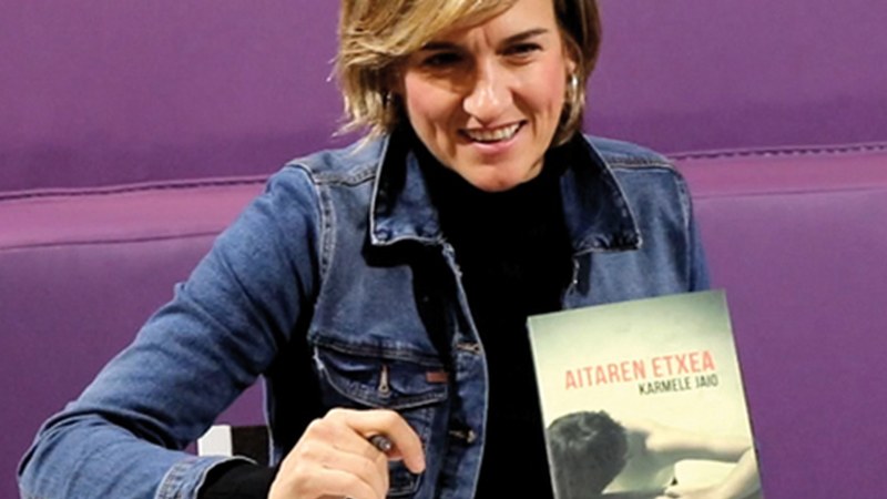 Karmele Jaiok “Aitaren etxea” bere nobelaz jardungo du bihar irakurleekin