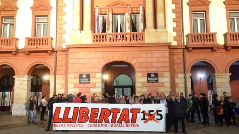 Kartzelaratu dituzten Kataluniako gobernuko kideak askatzeko eskatu dute Untzagan