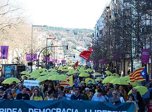 Buruzagi independentistei ezarritako zigorren kontrako elkarretaratzea deitu du Gure Eskuk