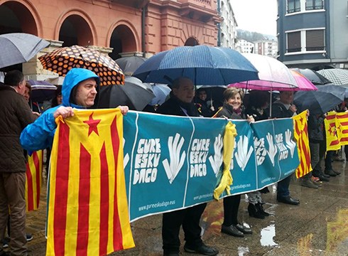 Kataluniarekiko elkartasuna azaldu zuten eibartarrek atzo eguerdian Untzagan