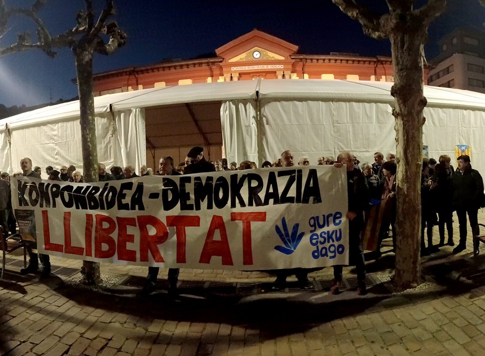 Kataluniari babesa agertu zaio Eibarren ere eta domekako mobilizaziora deitu dituzte herritarrak