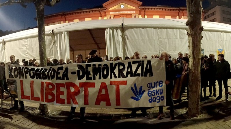 Kataluniari babesa agertu zaio Eibarren ere eta domekako mobilizaziora deitu dituzte herritarrak