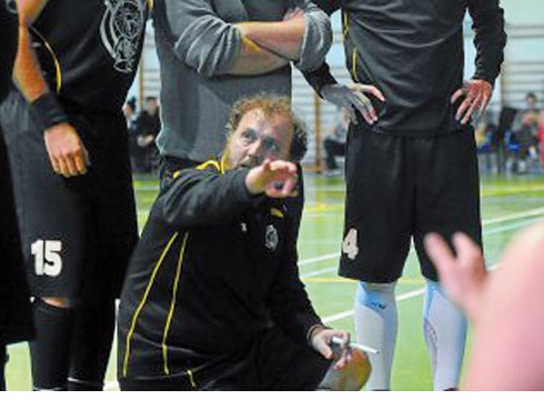 Katu Kalekoek saskibaloia arloan Iñaki Sanchezek urtetan egindako lana errekonozitu zuten Kirol Sarietan