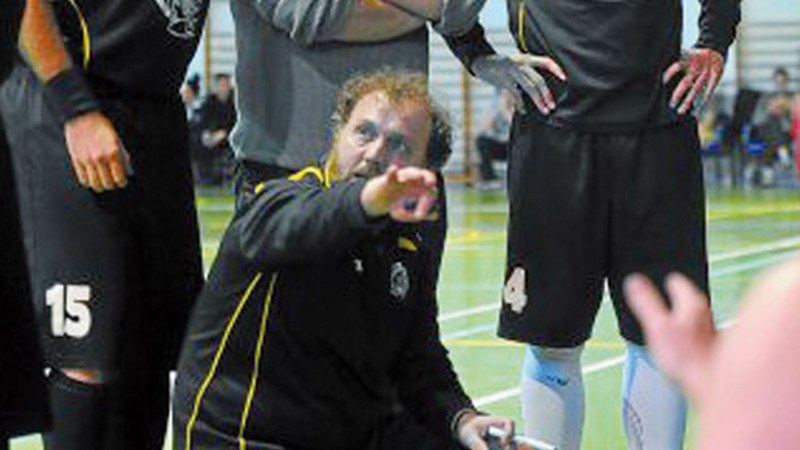 Katu Kalekoek saskibaloia arloan Iñaki Sanchezek urtetan egindako lana errekonozitu zuten Kirol Sarietan