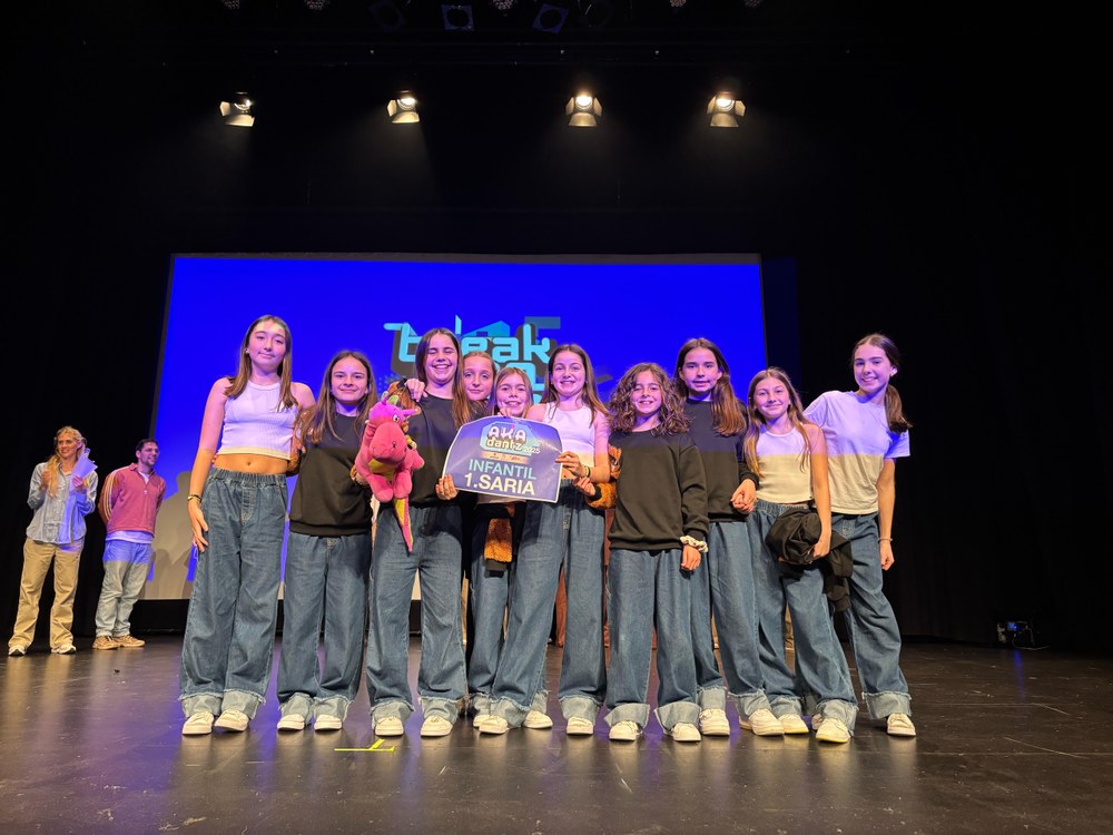 KAXA-ko dantzariak Elorrion eta Santanderren irabazle