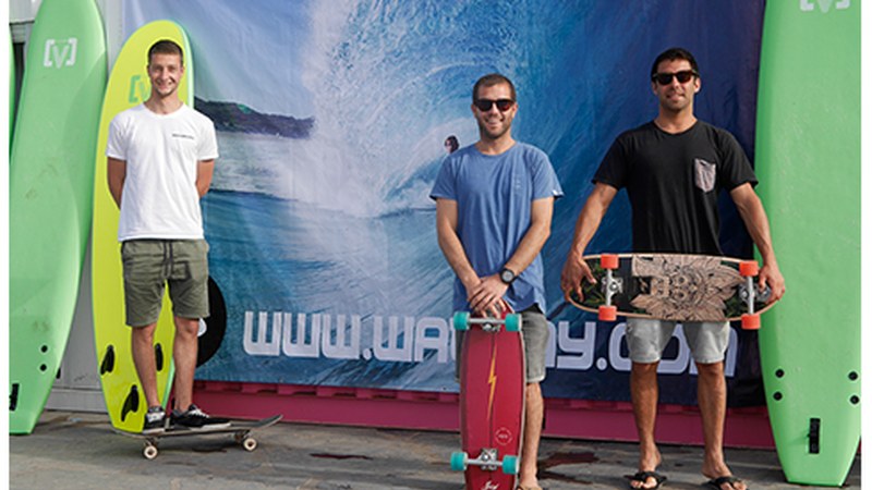 Kepa Lores, Ander Alberdi eta Iñaki Zabala, surflariak: “Debabarrenean surf harrobia sortu nahi dugu”