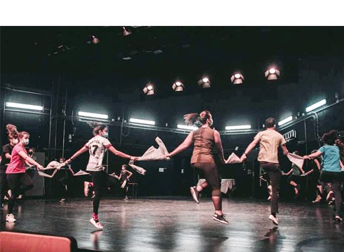 KEZKA dantza taldea: “Kalean egiteko asmoa genuen, baina Coliseora moldatu behar” KEZKA dantza taldea: “Kalean egiteko asmoa genuen, baina Coliseora moldatu behar”