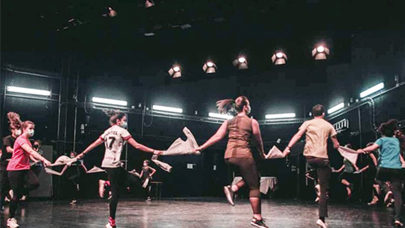 KEZKA dantza taldea: “Kalean egiteko asmoa genuen, baina Coliseora moldatu behar”