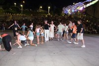 Kezka Dantza Taldeak soka dantza egin zuen sanjuanetako omenduekin