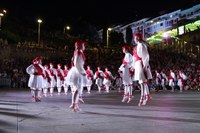 Kezka Dantza Taldeak soka dantza egin zuen sanjuanetako omenduekin