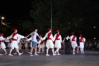 Kezka Dantza Taldeak soka dantza egin zuen sanjuanetako omenduekin