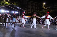 Kezka Dantza Taldeak soka dantza egin zuen sanjuanetako omenduekin