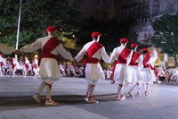 Kezka Dantza Taldeak soka dantza egin zuen sanjuanetako omenduekin
