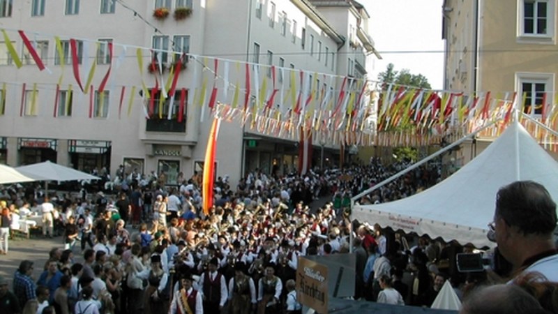 Kezka dantza taldekoak Villacher Kirchtag 70. jaialdira