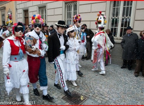 Kezka eta Italiako La Lacheraren arteko hartuemona