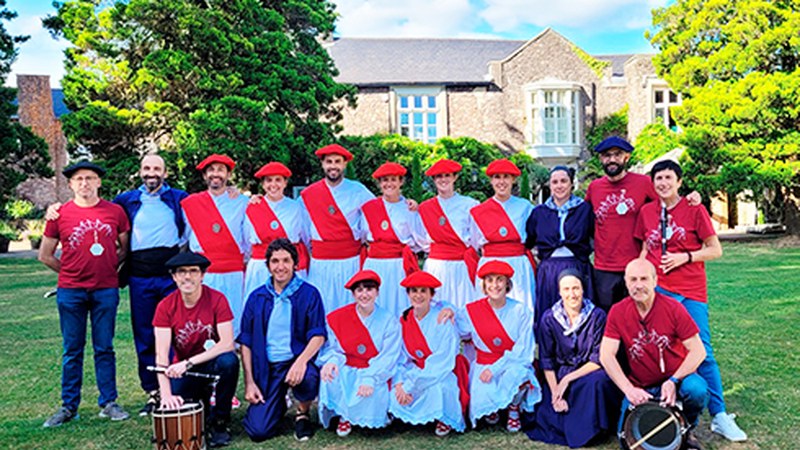 Kezka Galesen dantza egiten ari da