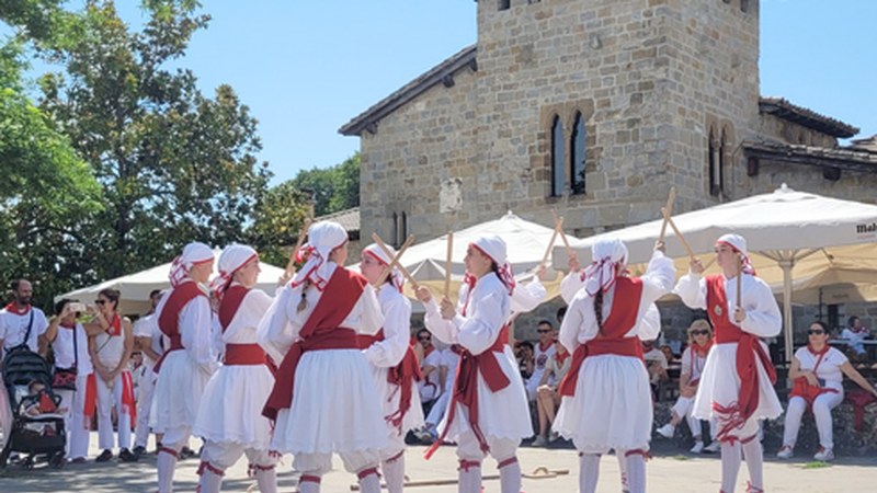 Kezkako dantzariak Iruñeko San Fermin jaietan egon dira