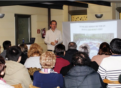 Kike Amonarrizek ‘Haurren aurrean, helduok heldu’ hitzaldia eskainiko du gaur